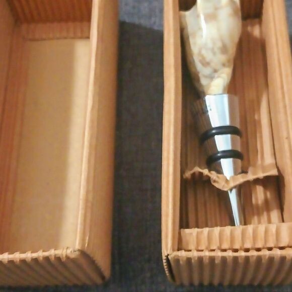 Seashell Wine Bottle Stoppers. Beautiful Accent For Any Bar. New w Box - Picture 5 of 6